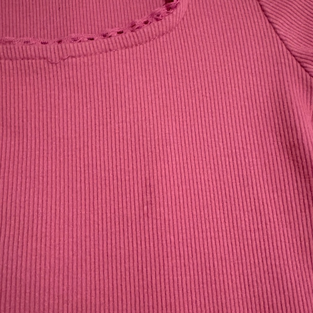 Old Navy Ribbed Tee - Picture 2 of 3
